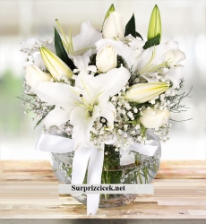 Fanus Camda Beyaz Lilyum ve Güller